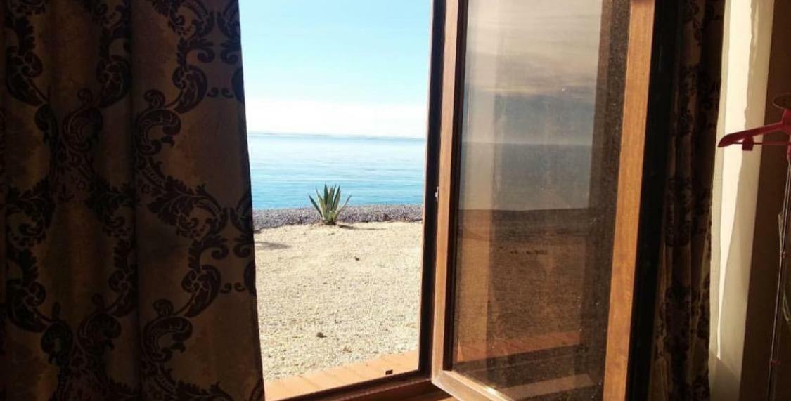 Leon Beach Hotel New Athos Экстерьер фото