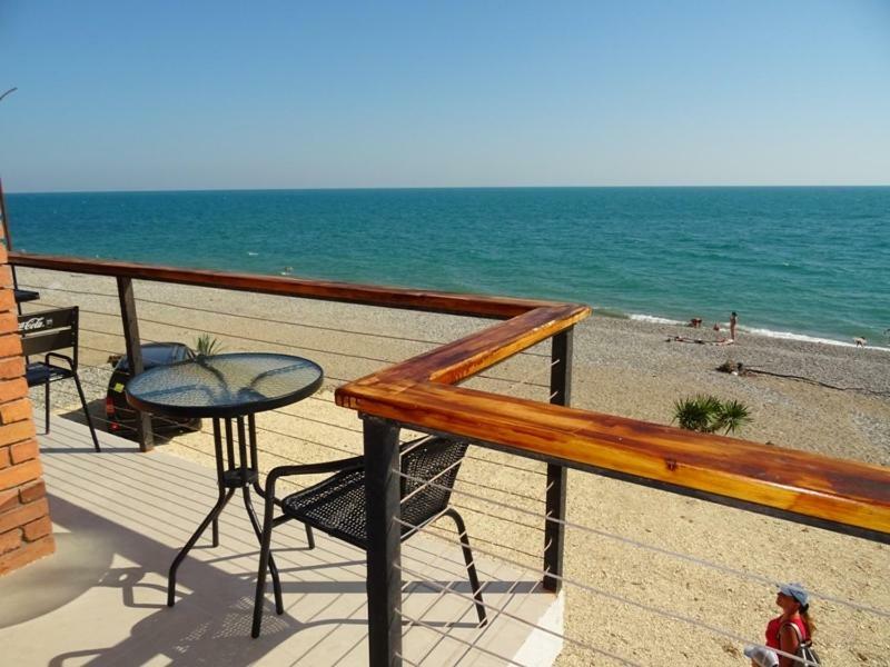 Leon Beach Hotel New Athos Экстерьер фото